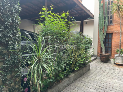 Image 19 - 833736