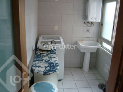 Image 7 - 833800