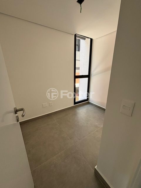 Image 1 - 834008