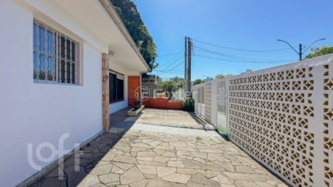 Image 6 - 834628
