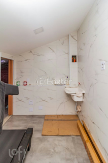 Image 32 - 836009