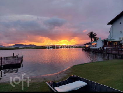 Image 21 - 836857