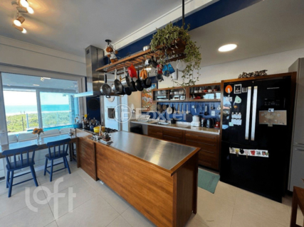 Image 9 - 837028