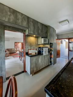 Image 10 - 842449