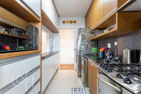 Image 9 - 843835