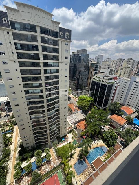 Image 10 - 844233