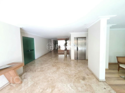 Image 29 - 847476