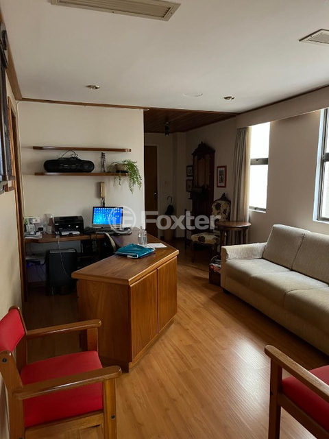 Image 1 - 850931
