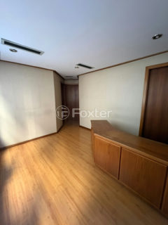 Image 8 - 850931