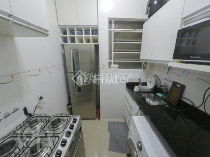 Image 7 - 850978