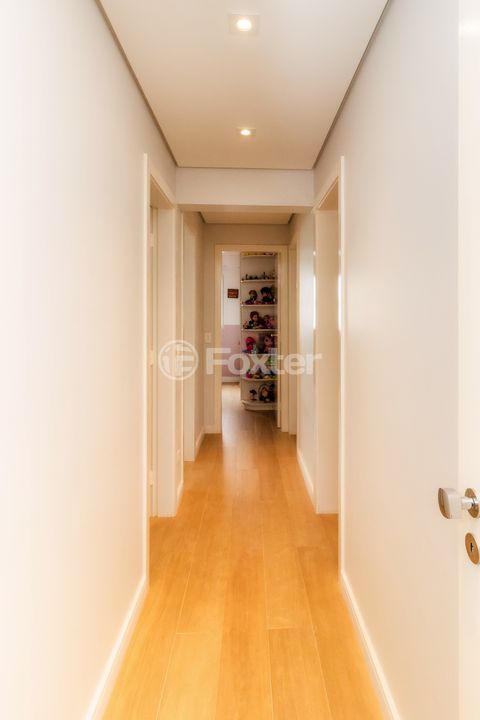 Image 8 - 850996