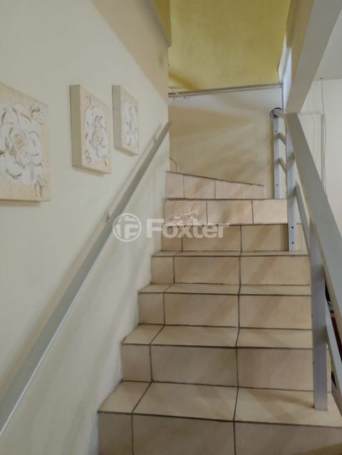 Image 3 - 851049