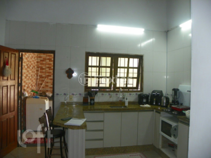 Image 5 - 851241