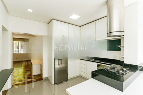 Image 21 - 851300
