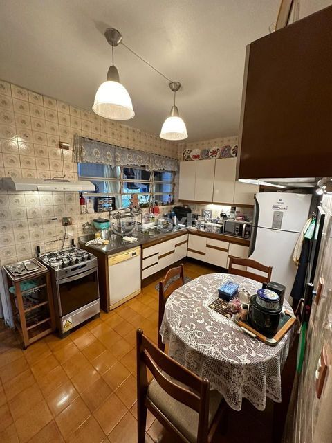 Image 4 - 851316