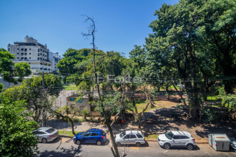 Image 10 - 851321