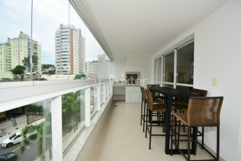 Image 11 - 851800