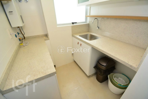 Image 8 - 851800