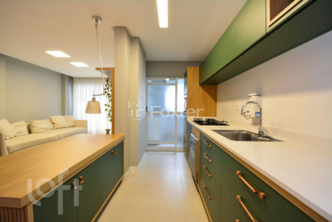 Image 6 - 851800