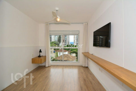 Image 23 - 851800