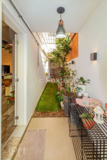 Image 38 - 852257