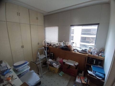 Image 33 - 852291