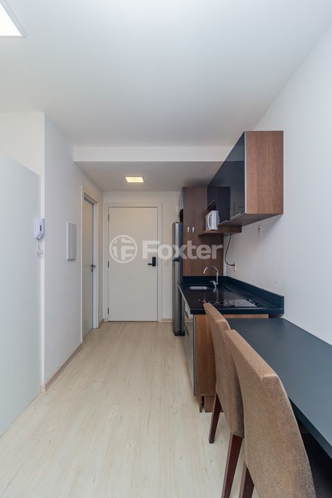 Image 7 - 852295
