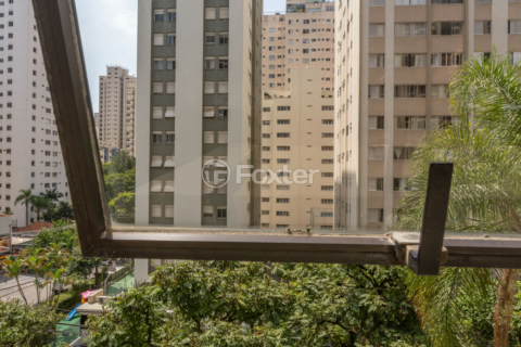 Image 17 - 852332
