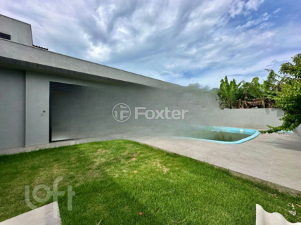 Image 4 - 852579