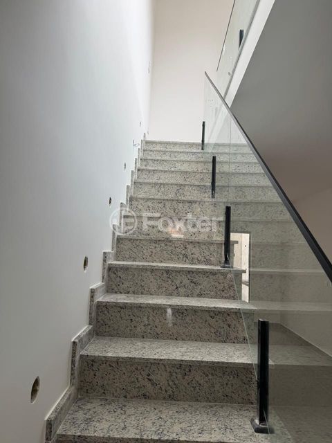 Image 6 - 852595