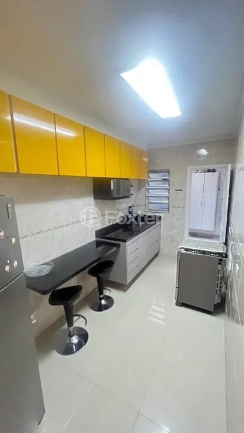 Image 5 - 852677