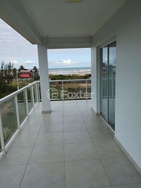 Image 8 - 853149