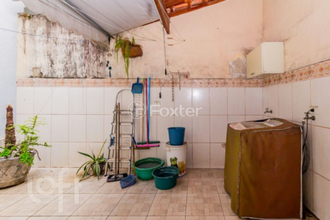 Image 33 - 853637