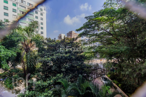 Image 8 - 853700