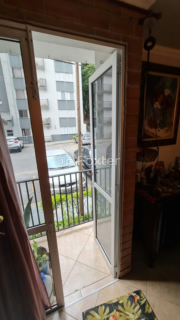 Image 5 - 854102
