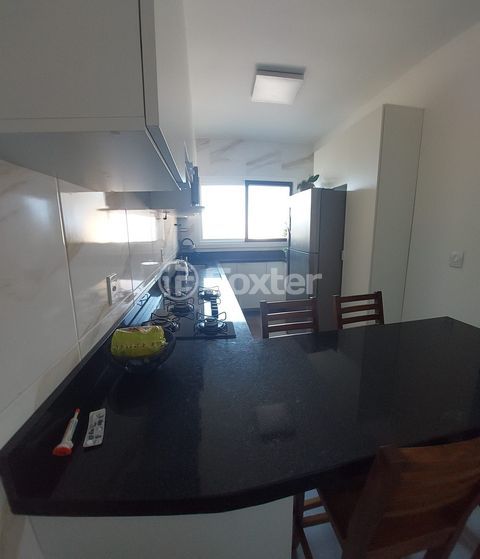 Image 4 - 854282