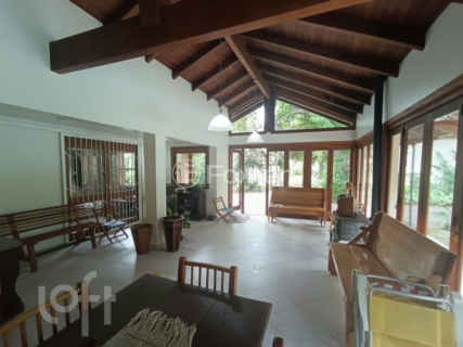 Image 6 - 855323