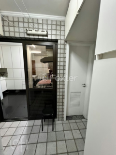 Image 8 - 855673