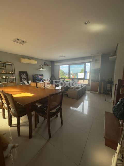 Image 0 - 856152