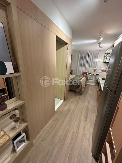 Image 5 - 856338