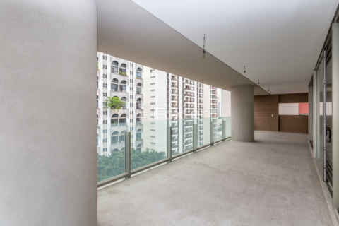 Image 4 - 856350