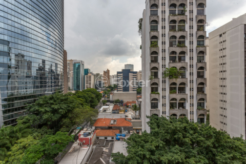 Image 10 - 856350