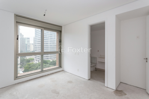 Image 22 - 856350