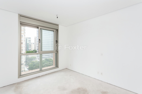 Image 30 - 856350