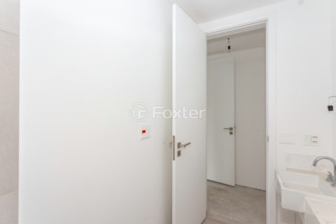 Image 37 - 856350