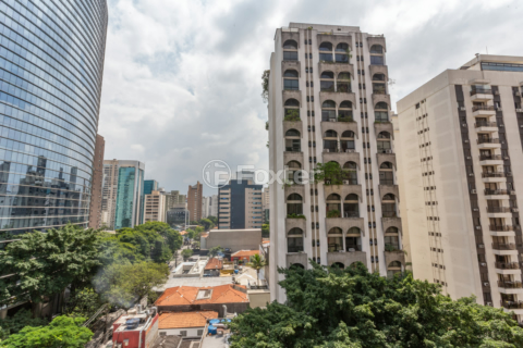 Image 9 - 856351