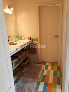 Image 8 - 856474