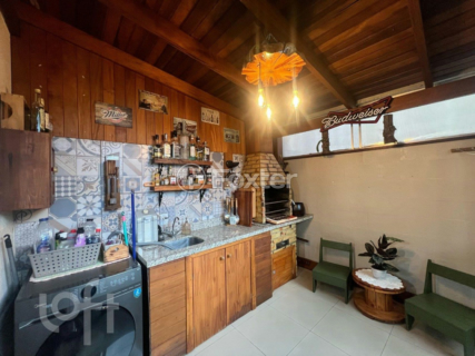Image 6 - 856524