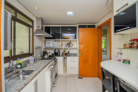 Image 21 - 856676