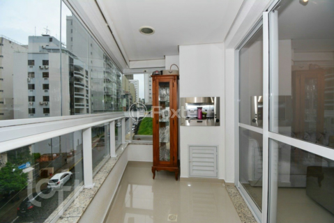 Image 5 - 856875